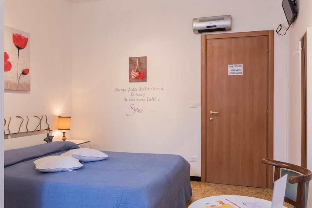Ensemble Rooms Di Vayadu Alassio Buitenkant foto