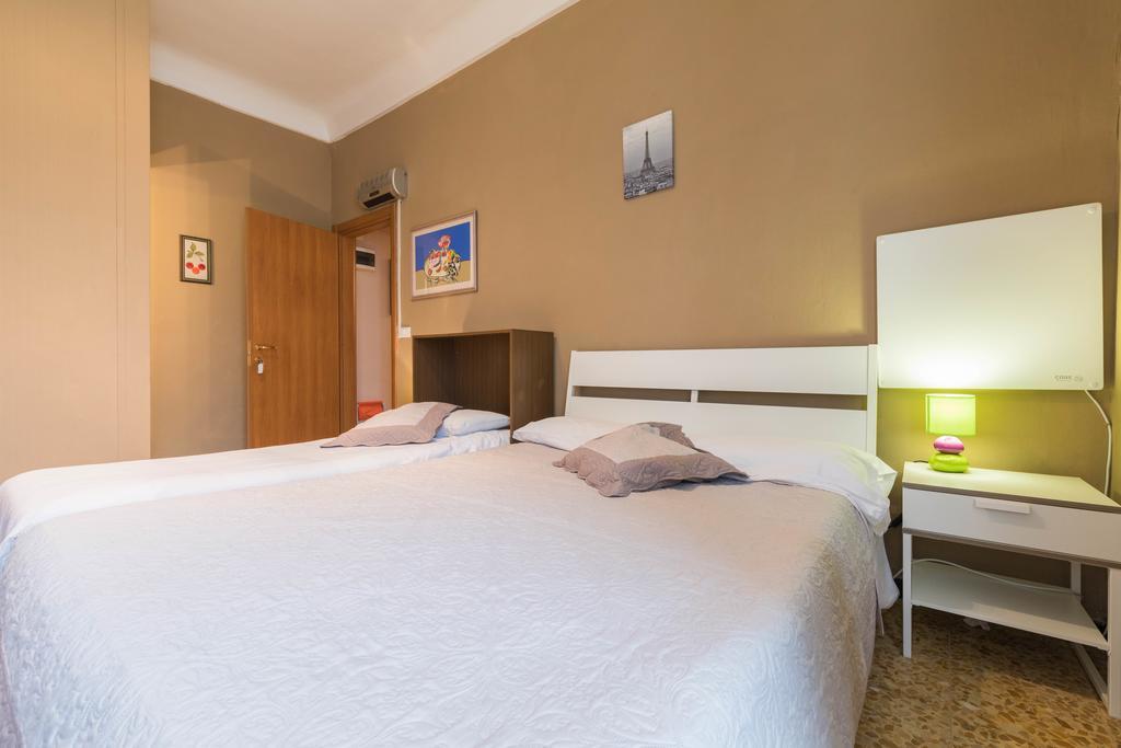 Ensemble Rooms Di Vayadu Alassio Buitenkant foto